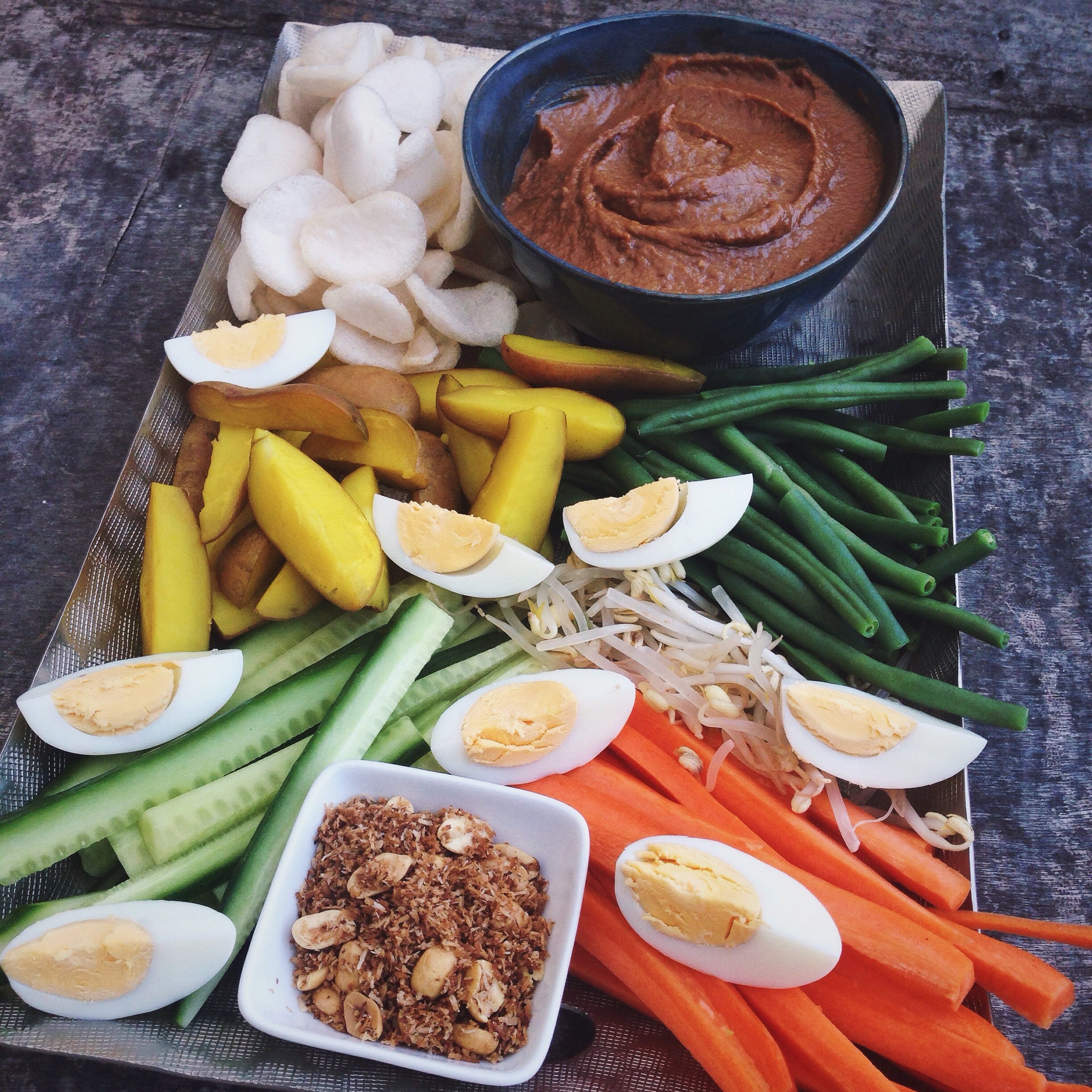 Gado gado met pindasaus dip, by Cookingdom