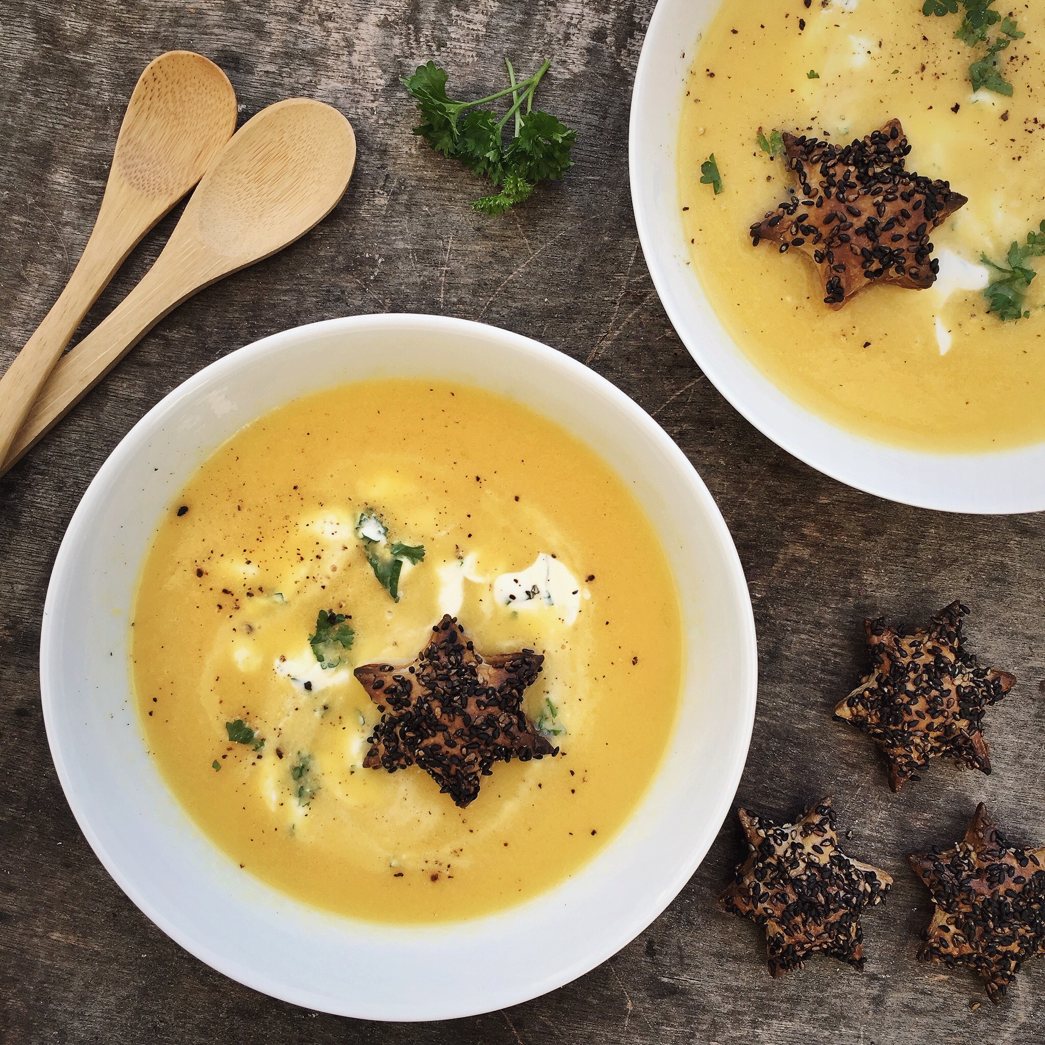 Gele paprika soep met sesam sterren 