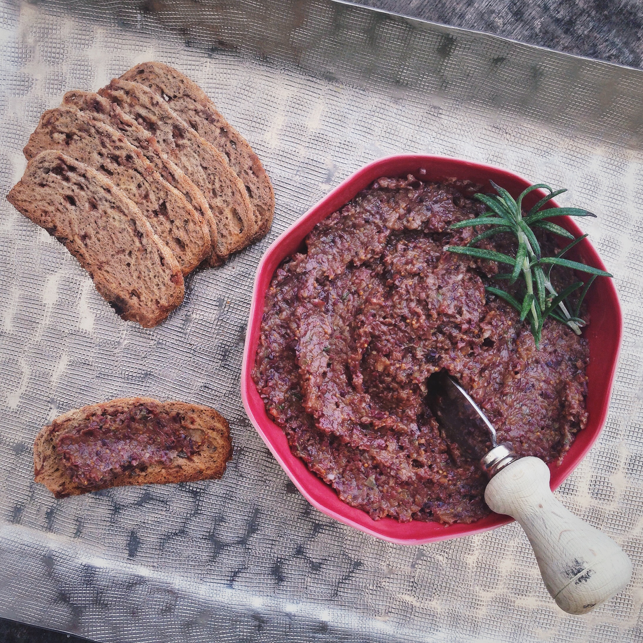 Tapenade van zwarte olijven en vijgen