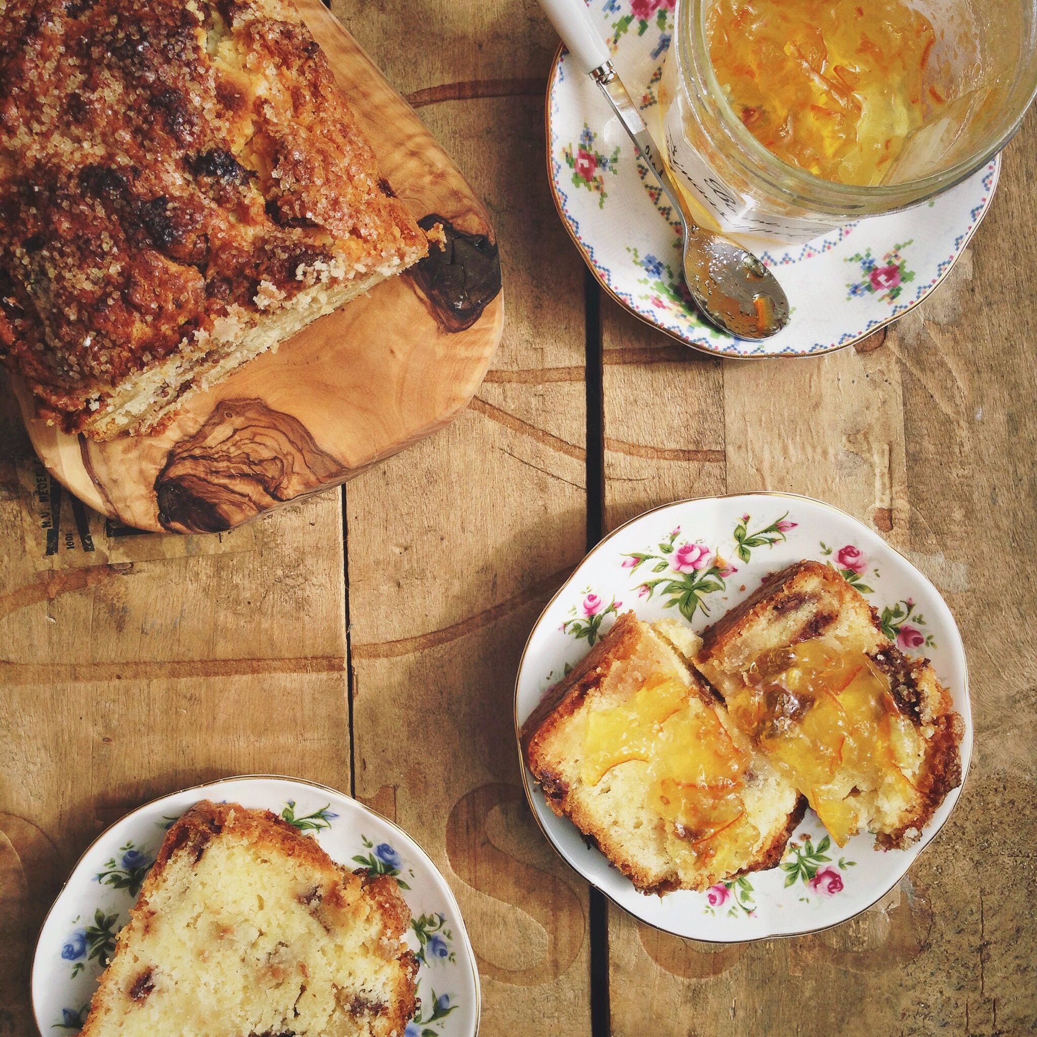 Scones cake met chocolade en marsepein