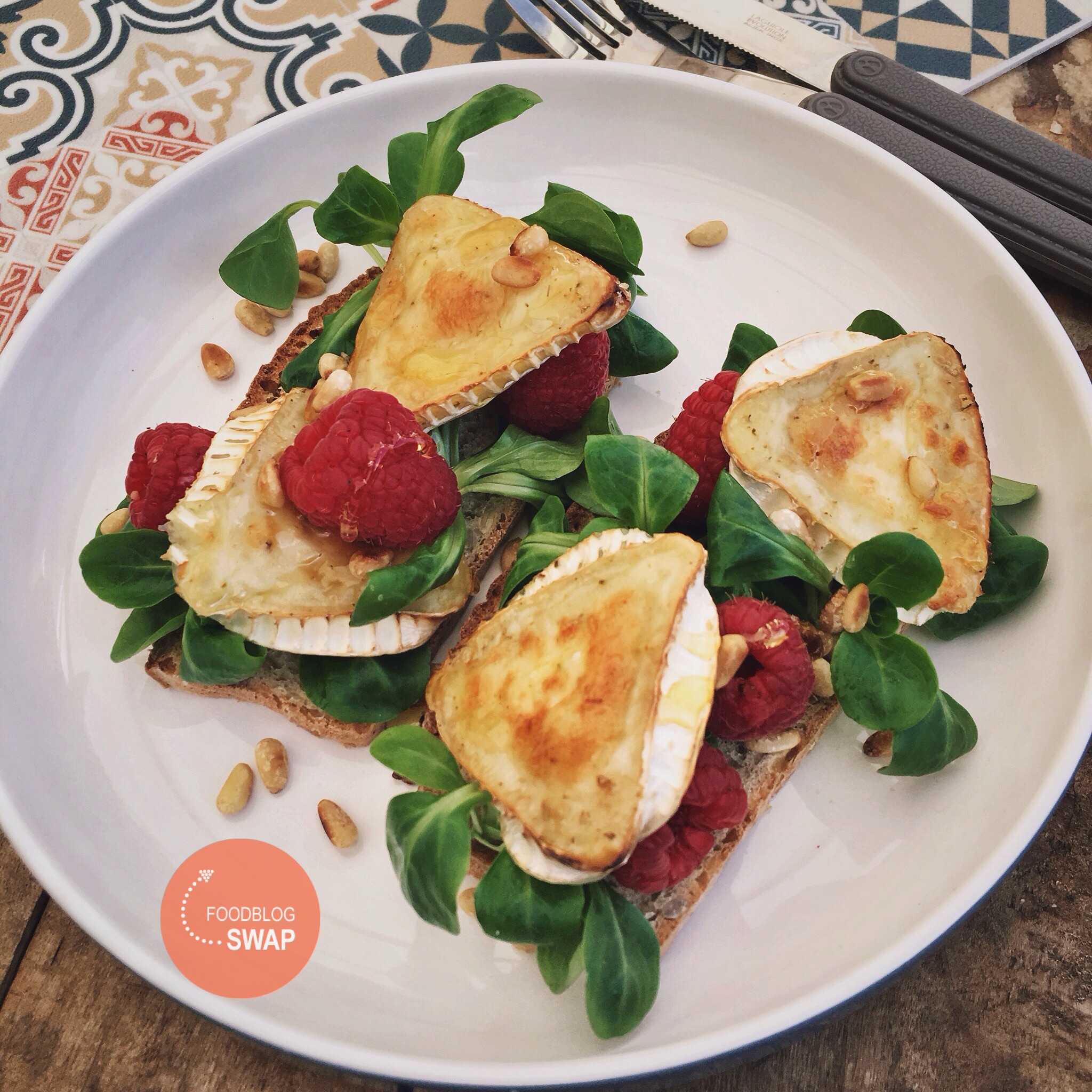 Toast met geitenkaas en frambozen