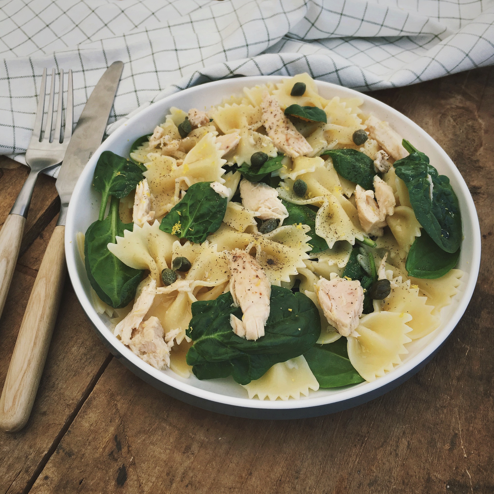 Pasta met tonijn en babyspinazie