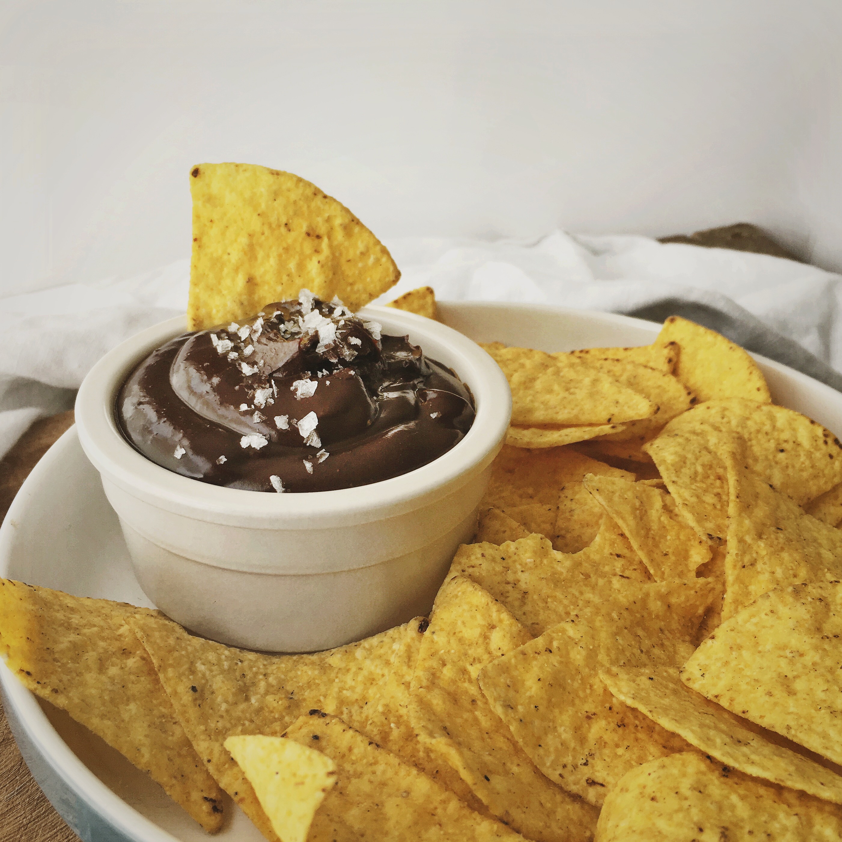 Nachos met een pittige chocolade dipsaus