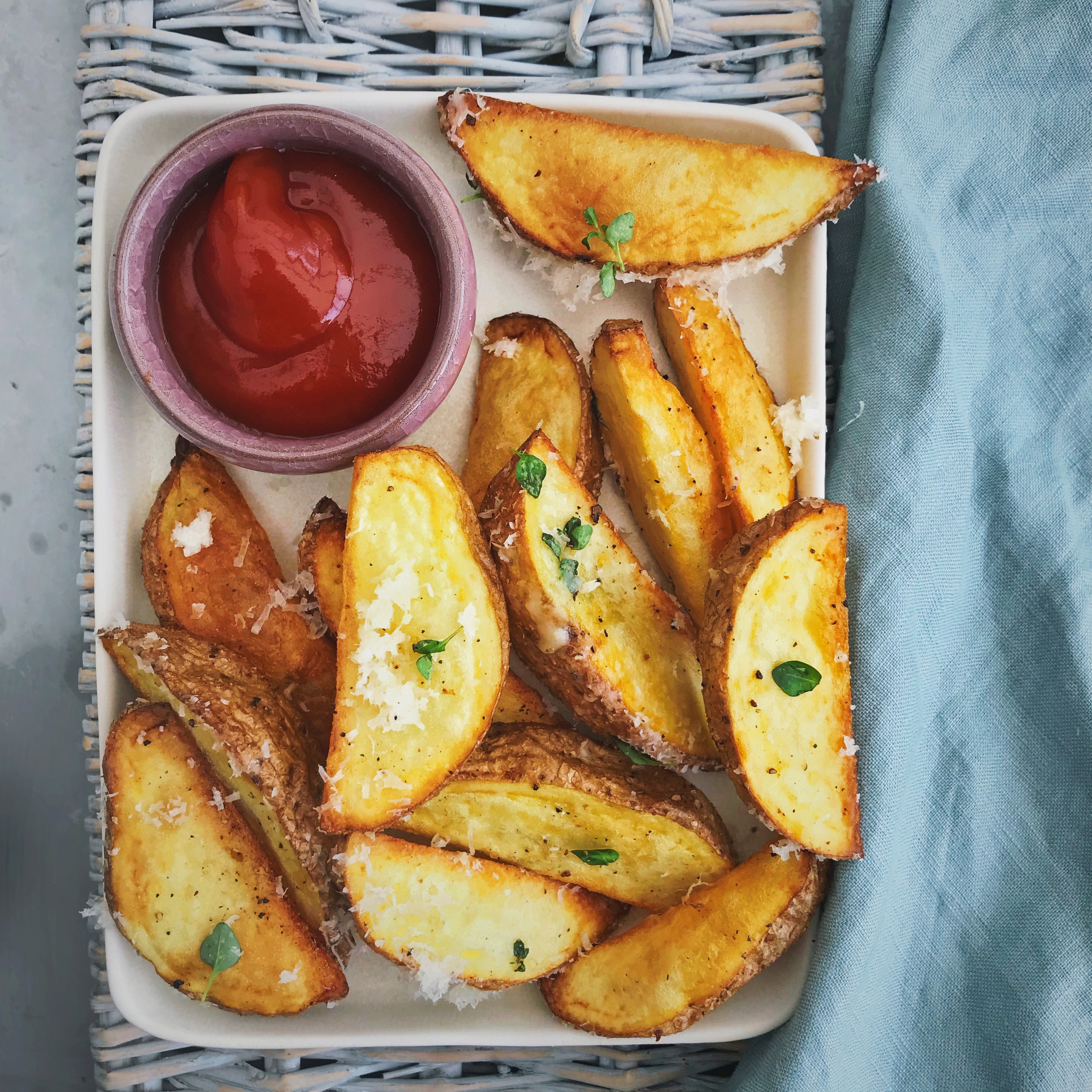 Invloedrijk Ontwijken Kinderachtig Knapperige friet met Parmezaanse kaas uit de airfryer, fastfood voor thuis  – Cookingdom