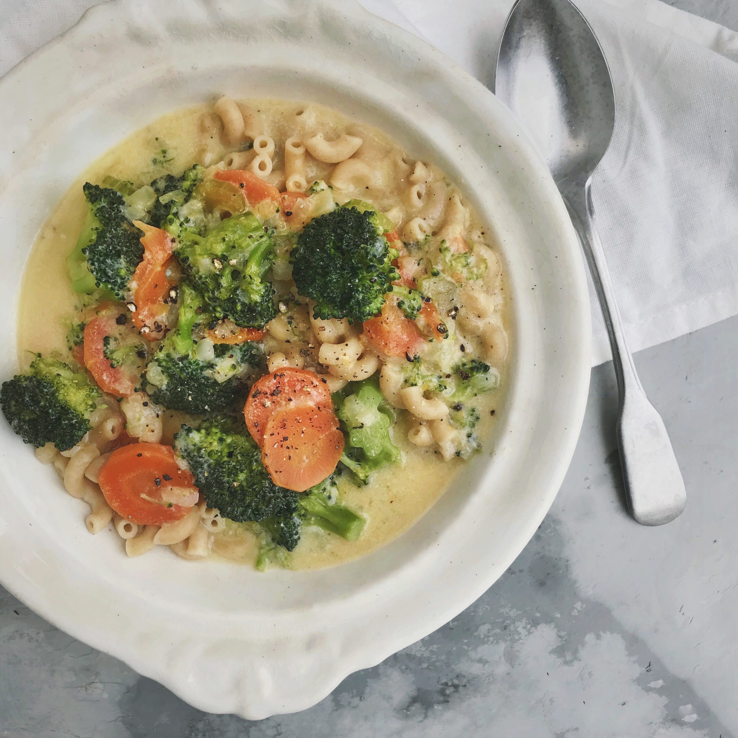 Mac and cheese soep met broccoli