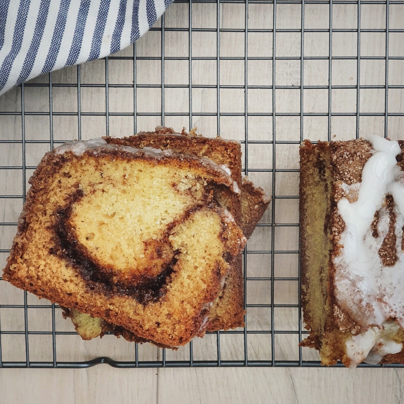 Makkelijk kaneelbrood met vanille glazuur