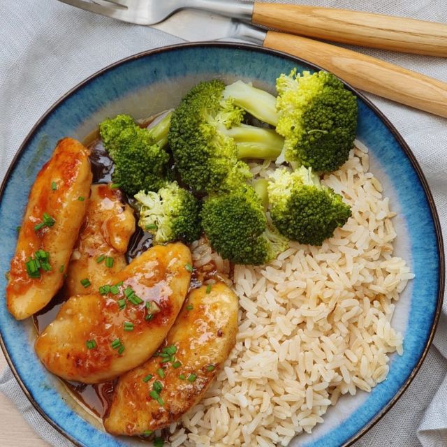 Fruit in de warme maaltijd, niet echt mijn ding...maar deze kip met een lekker plakkerige abrikozen saus is echt zo lekker!

Het receptje staat nu op mijn blog.

https://www.cookingdom.nl/2020/09/04/plakkerige-abrikozen-kip-met-broccoli/

#stickychicken #broccoli #lekkereten #comfortfood